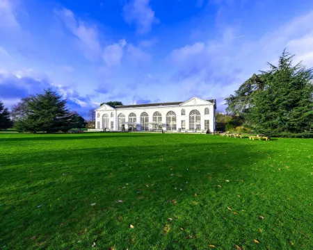 Grand Apartments Kew Gardens Hotels in Brentford