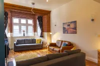 Whitefield Charm Cozy 2 Bedroom Apartment Sleeps 8 - Parkplatz