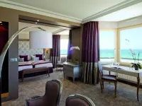 Le Grand Hotel des Thermes Hotels near Sillon