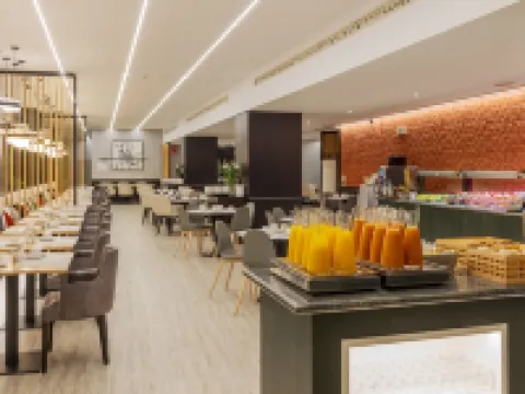 Ilunion Málaga マラガのホテル