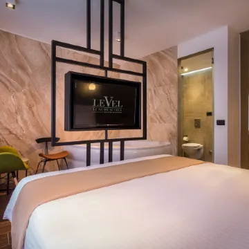 Level Luxury Suites