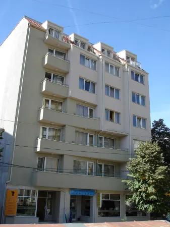 Hotel Sorbona Отели рядом с достопримечательностью «Приморский парк»