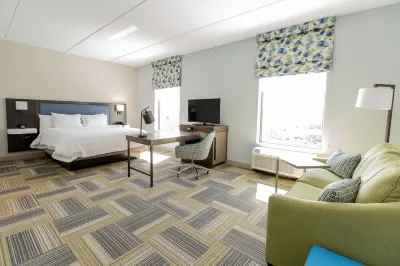 Hampton Inn & Suites Syracuse-North (Airport Area) Hotels in Salina