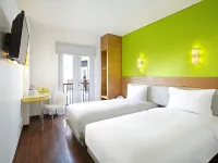 Amaris Hotel Teuku Umar Hotels near Six-ways Roundabout