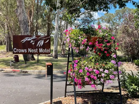 Crows Nest Motel Отели в г. Кроус Нест
