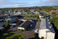 Coronation Court Motel Hotels in Њу Плимут