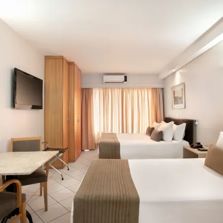 Plaza Inn American Loft Отели рядом с достопримечательностью «Стадион «Альянц-Парк»»