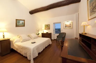 La Maison du Peintre en Provence Hotels in Alleins