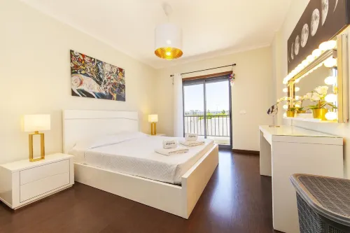 B03 - Luxury 2 Bedroom Near Marina Park by DreamAlgarve - Parking