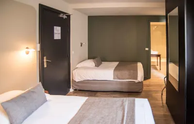 Le Comte Rouge Hotels near Port de Rives