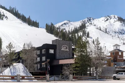 Red Wolf Lodge at Olympic Valley Hotels in der Nähe von Gallery Keoki