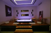 Hotel Delta - Hot Tub