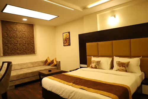 Hotel White Cloud Ahmedabad