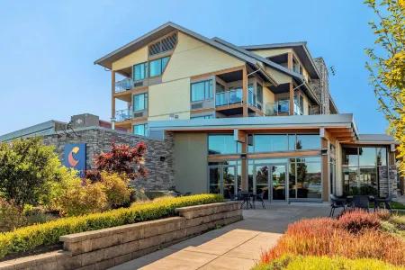 Comfort Inn & Suites Отели в г. Quathiaski Cove