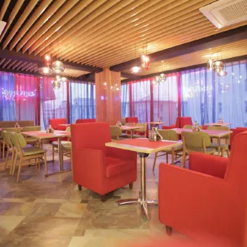 H9 Hotel Nine Ulaanbaatar Отели рядом с достопримечательностью «Сүхбаатарын Талбай»