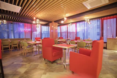 H9 Hotel Nine Ulaanbaatar Отели рядом с достопримечательностью «Монгольский государственный университет»