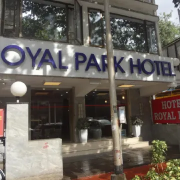 Royal Park Hotel Dockyard Отели рядом с достопримечательностью «Mani Bhavan Gandhi Museum»