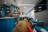 Brit Hotel Privilege Lisieux - la Villa des Arts - バー