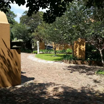 Izimbali Lodge and Restaurant