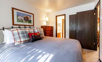 Red Pine Condominiums by All Seasons Resort Lodging