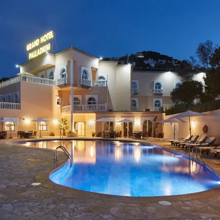 Grand Hotel Palladium Santa Eulalia del Río Отели рядом с достопримечательностью «Пристань для яхт Санта-Эулалия»