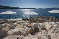 Golden Rays Luxury Villas & Apartments - Beach