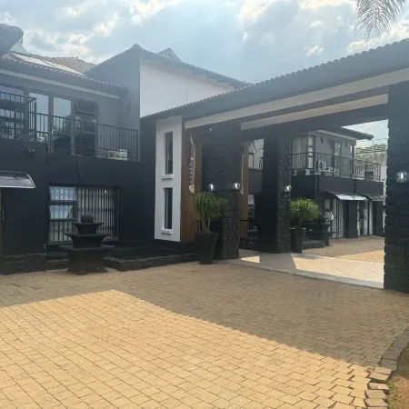 Africa Paradise - or Tambo Airport Boutique Hotel