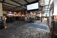 Canad Inns Destination Centre Polo Park - بار