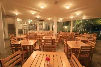 Arugambay Roccos - breakfast