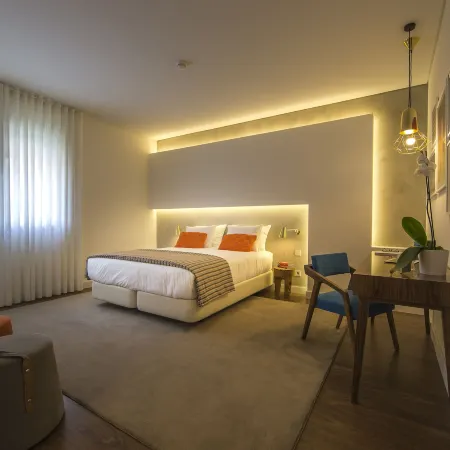 Somewhere - Estoril Guesthouse Отели рядом с достопримечательностью «Пляж Прайя-да-Консейсан»