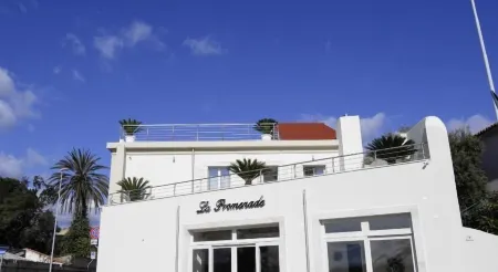 La Promenade Rooms & Suites