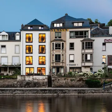 Villa Steps from Castle