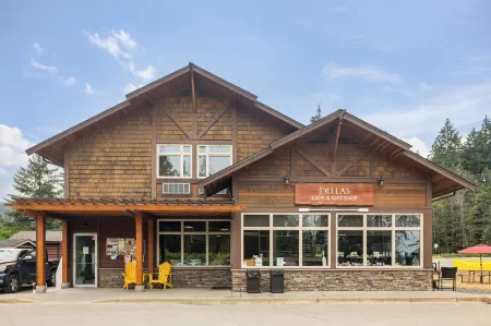Sproat Lake Landing Resort Отели рядом с достопримечательностью «Парк штата Фоссли»