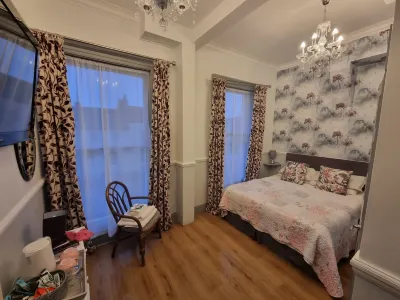 LilyRose Hotel Hotels near Whitby Harbour East Lighthouse