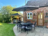 Swallow Cottage @ Olivemead Farm Hotels in Chippenham