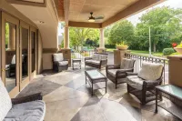 The Boulevard Inn & Bistro Hotels in Saint Joseph