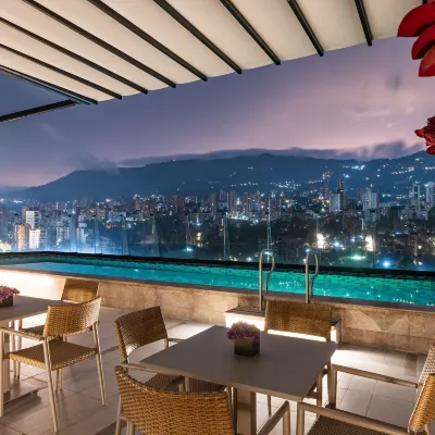 York Medellin, Curio Collection by Hilton Hôtels à proximité de : Parc Lleras