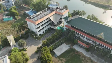 Hotel Royal Retreat Отели в г. Самбалпур