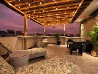 Harmonie Hotels near Simon Bolivar