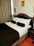 Owu Crown Hotel - Deluxe Twin Bed Room