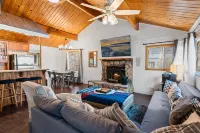 Tipsy Grizzly Cabin - Mountain view