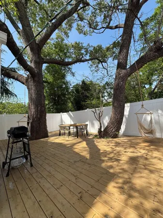 Charming luxury cottage in the heart of Boiling Springs Отели в г. Бойлинг Спрингс