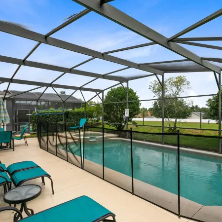 Tropical and Peaceful This 5 bed With Pool Spa