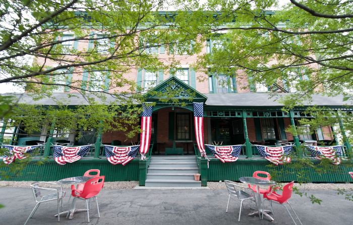 Rogues' Harbor Inn
