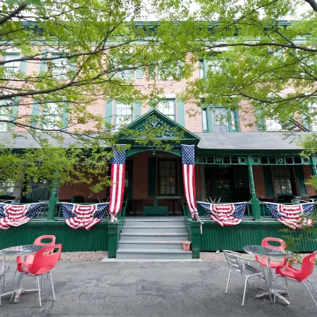 Rogues' Harbor Inn