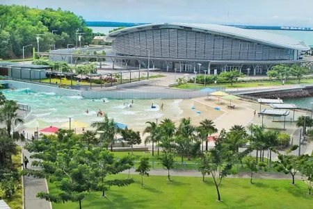 Water-Front Paradise Pool - BBQ - Balcony Dining Отели в г. Bayview