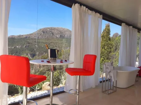 Stylish Beautiful and Exotic Oleandro Glass Suite Отели рядом с достопримечательностью «Mirador El Asalto Del Cura»