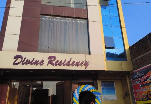 호텔 디바인 앤드 레스토랑