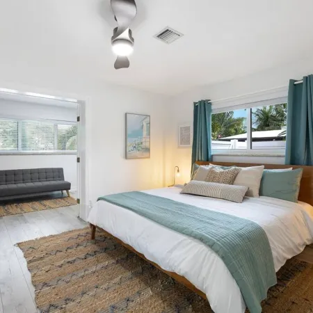 Newly Renovated 3 Bedrooms Near the Beach and Rest