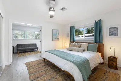 Newly renovated 3 bedrooms near the beach and Rest Hotels near Pompano Beach Airpark